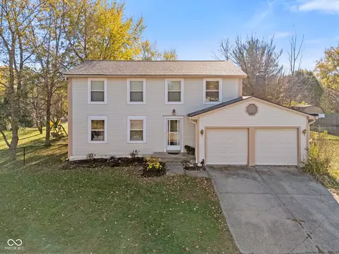 1217 W Greenbriar Dr, Greenwood, IN 46142