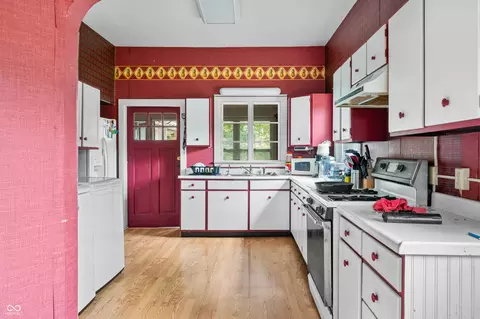 Kitchen - 469 E Main St, Bloomfield, IN 47424 photo 1 of 3
