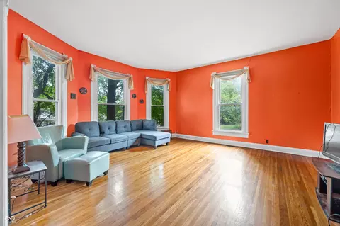 Living - 469 E Main St, Bloomfield, IN 47424 photo 1 of 3