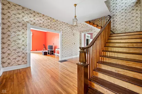 Entry Way - 469 E Main St, Bloomfield, IN 47424 photo 5 of 6