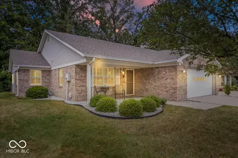 566 Cresthaven Dr, Indianapolis, IN 46217
