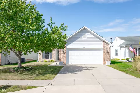 2380 Longleaf Dr, Greenwood, IN 46143