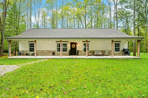 4724 Covered Bridge Rd, Nashville, IN 47448