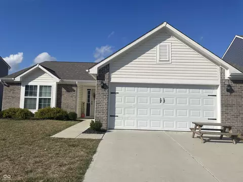 2018 Abbey Ln, Columbus, IN 47201