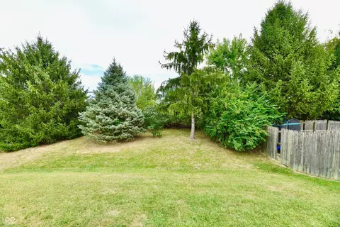 Exterior - 2195 Shadowbrook Dr, Plainfield, IN 46168 photo 3 of 5