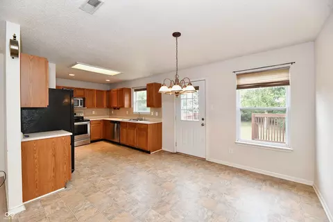 Kitchen - 2195 Shadowbrook Dr, Plainfield, IN 46168 photo 2 of 2