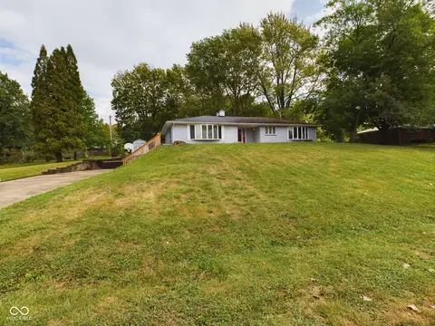 2226 Lake Dr, Anderson, IN 46012