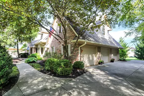 1646 Corniche Dr, Zionsville, IN 46077