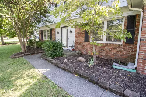 104 Wintergreen Dr, Noblesville, IN 46062