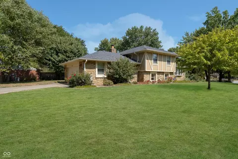 1624 Secretariat Ln, Indianapolis, IN 46217