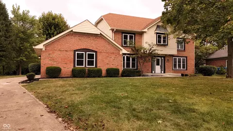 2675 Willow Lake Dr, Greenwood, IN 46143