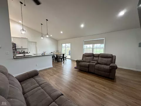 Living - 407 E Maple St, Bainbridge, IN 46105 photo 3 of 4
