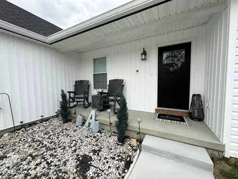 Exterior - 407 E Maple St, Bainbridge, IN 46105 photo 6 of 12