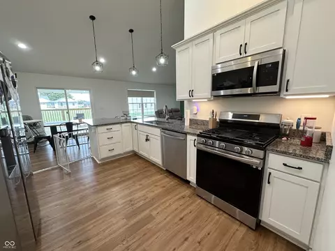 Kitchen - 407 E Maple St, Bainbridge, IN 46105 photo 4 of 8
