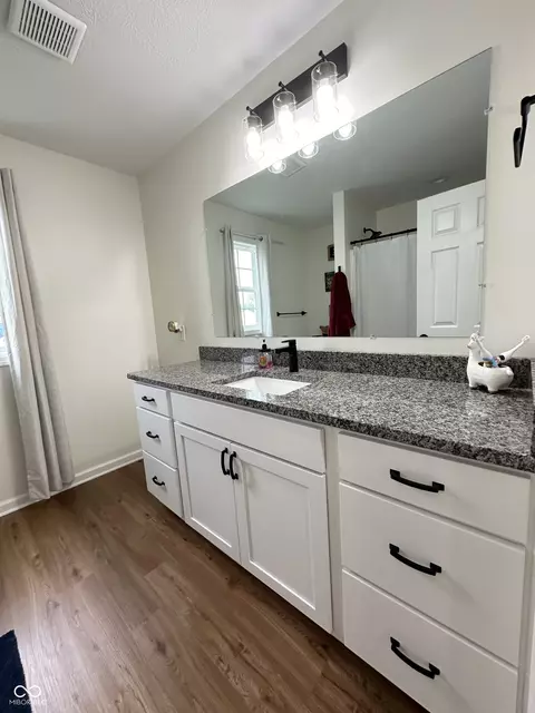 Bath - 407 E Maple St, Bainbridge, IN 46105 photo 3 of 10