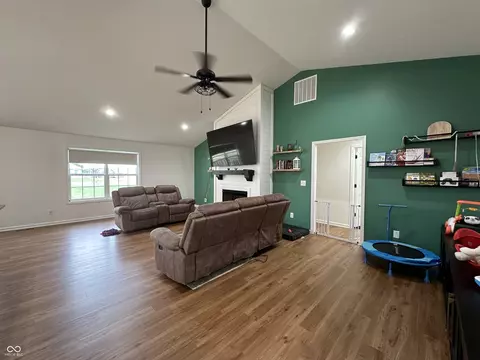 Living - 407 E Maple St, Bainbridge, IN 46105 photo 1 of 4