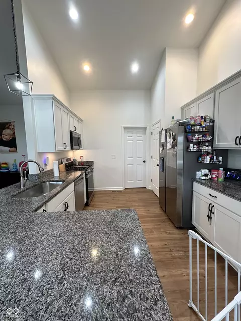 Kitchen - 407 E Maple St, Bainbridge, IN 46105 photo 6 of 8