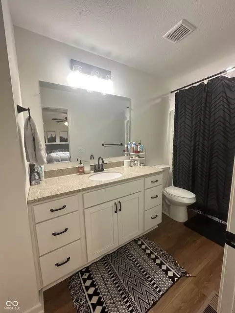 Bath - 407 E Maple St, Bainbridge, IN 46105 photo 5 of 10