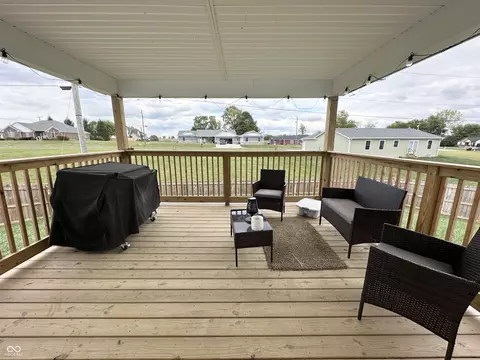 Exterior - 407 E Maple St, Bainbridge, IN 46105 photo 8 of 12