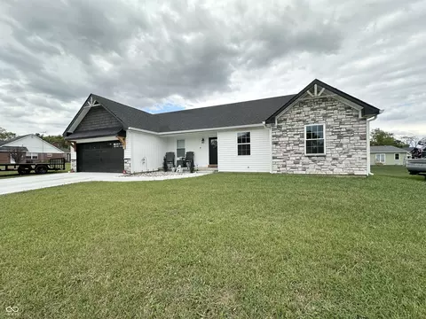 Exterior - 407 E Maple St, Bainbridge, IN 46105 photo 3 of 12