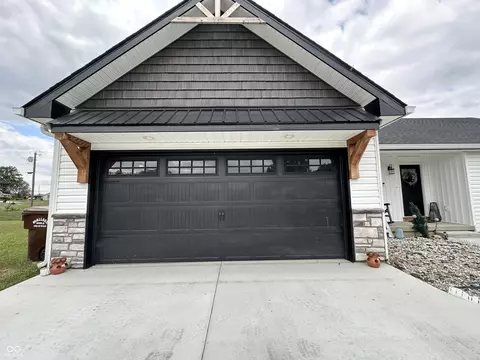 Exterior - 407 E Maple St, Bainbridge, IN 46105 photo 4 of 12