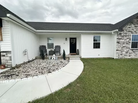 Exterior - 407 E Maple St, Bainbridge, IN 46105 photo 5 of 12