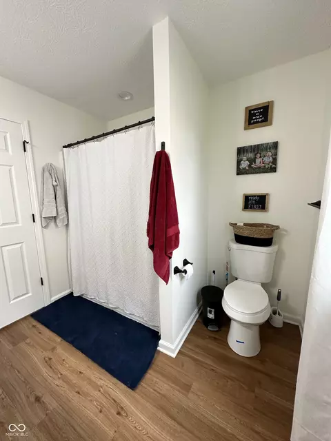 Bath - 407 E Maple St, Bainbridge, IN 46105 photo 2 of 10