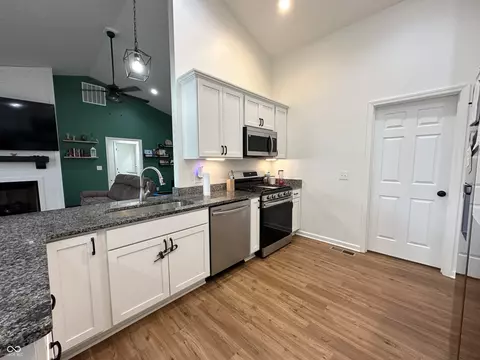 Kitchen - 407 E Maple St, Bainbridge, IN 46105 photo 7 of 8