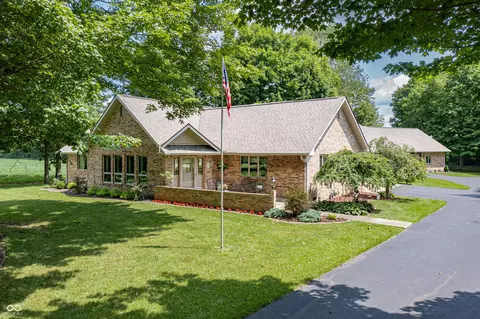 7440 S Twin Oaks Dr, Knightstown, IN 46148