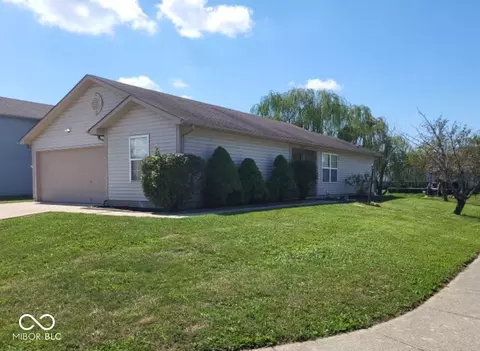 571 Blue Meadow Dr, Greenwood, IN 46143