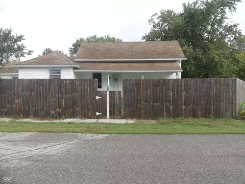 300 Hubert St, Sweetser, IN 46987