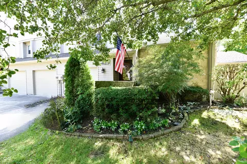 625 Conner Creek Dr, Fishers, IN 46038