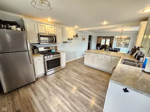 Kitchen - 853 N Trojan Complex Rd, Covington, IN 47932 photo 3 of 3