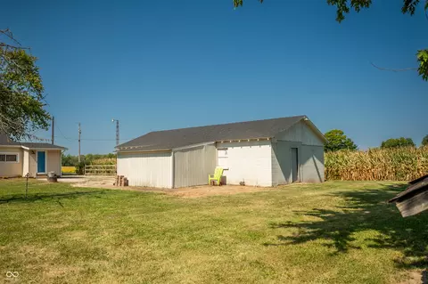 Exterior - 853 N Trojan Complex Rd, Covington, IN 47932 photo 8 of 9