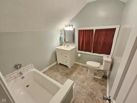 Bath - 853 N Trojan Complex Rd, Covington, IN 47932 photo 3 of 4