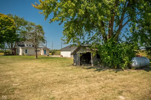 Exterior - 853 N Trojan Complex Rd, Covington, IN 47932 photo 7 of 9