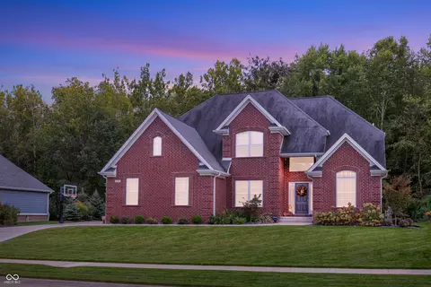 2033 Deer Creek Cir, Columbus, IN 47201