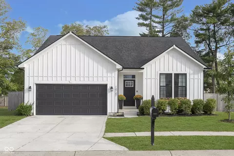 14747 Erica Ln, Carmel, IN 46033