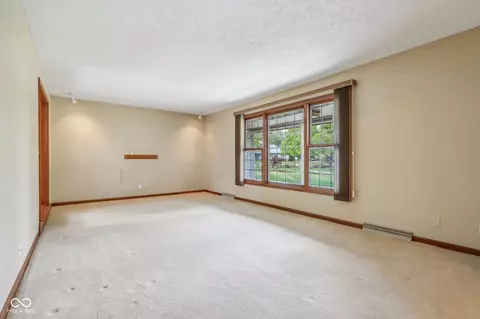 Living - 1207 Reeves Rd, Plainfield, IN 46168 photo 4 of 6