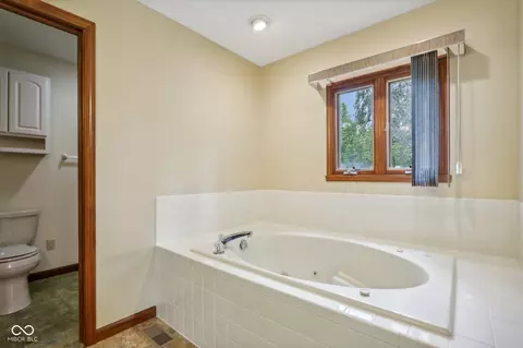 Bath - 1207 Reeves Rd, Plainfield, IN 46168 photo 4 of 10