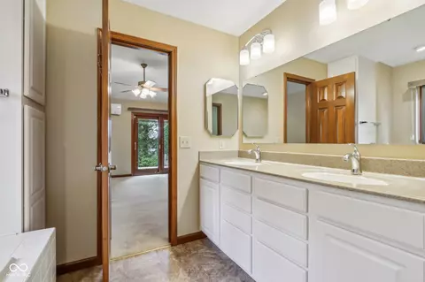 Bath - 1207 Reeves Rd, Plainfield, IN 46168 photo 6 of 10