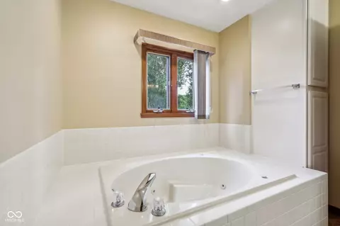 Bath - 1207 Reeves Rd, Plainfield, IN 46168 photo 3 of 10