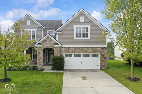6095 Mountain Hawk Dr, Zionsville, IN 46077