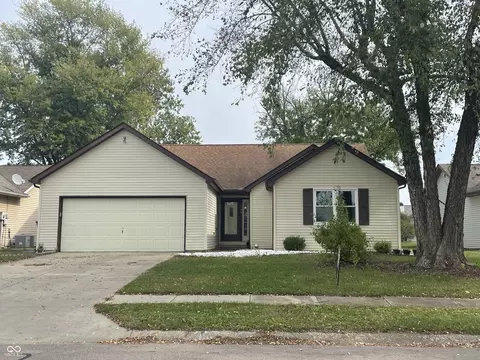 3881 Villa Dr, Columbus, IN 47203