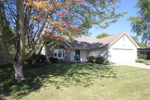 3742 Crickwood Dr, Indianapolis, IN 46268