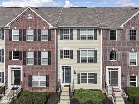 9089 Demarest Dr, Fishers, IN 46038