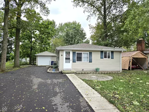 625 9th St, Shelbyville, IN 46176