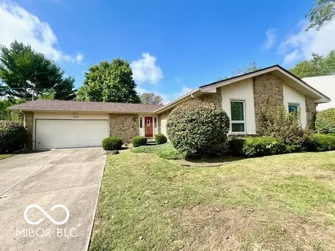 2830 Sassafras Ln, Columbus, IN 47203