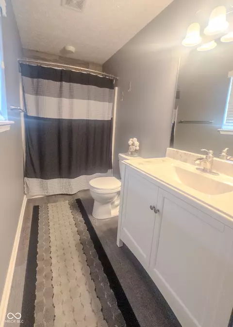Bath - 651 Redwood Dr, Pendleton, IN 46064 photo 1 of 2