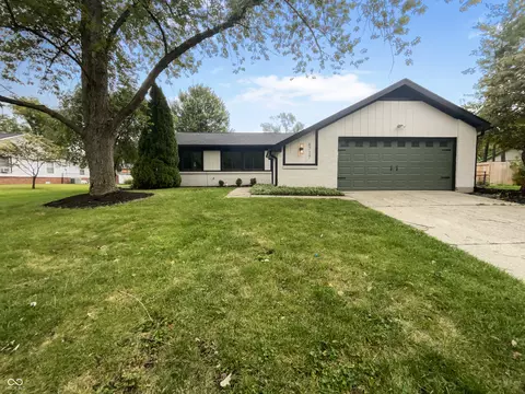 6717 Lakeknoll Dr, Indianapolis, IN 46220